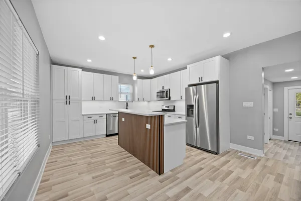 $249,899 | 209 North Hunter Street, Thornton, IL 60476