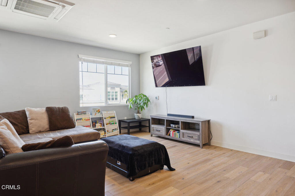2800 Wagon Wheel Road, Unit 304 Oxnard, CA 93036 - Photo 9 of 28 Gallery Image 9