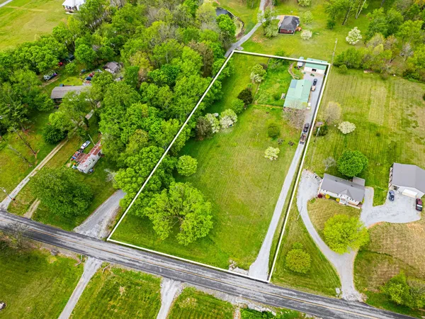 $449,900 | 1655 New Deal Potts Road, Portland, TN 37148