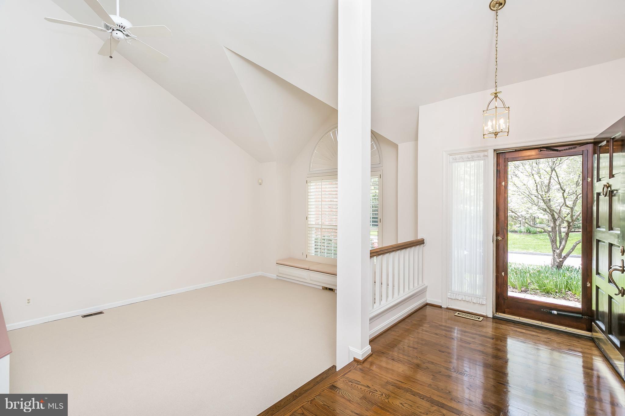 45 Seminary Farm Road Lutherville-Timonium, MD 21093 - Photo 2 of 26 Foyer