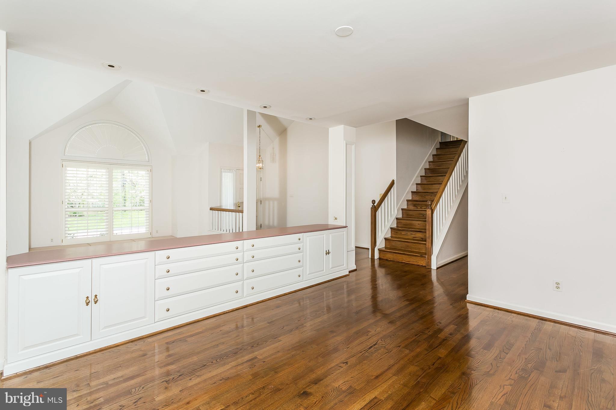 45 Seminary Farm Road Lutherville-Timonium, MD 21093 - Photo 7 of 26 Living Room