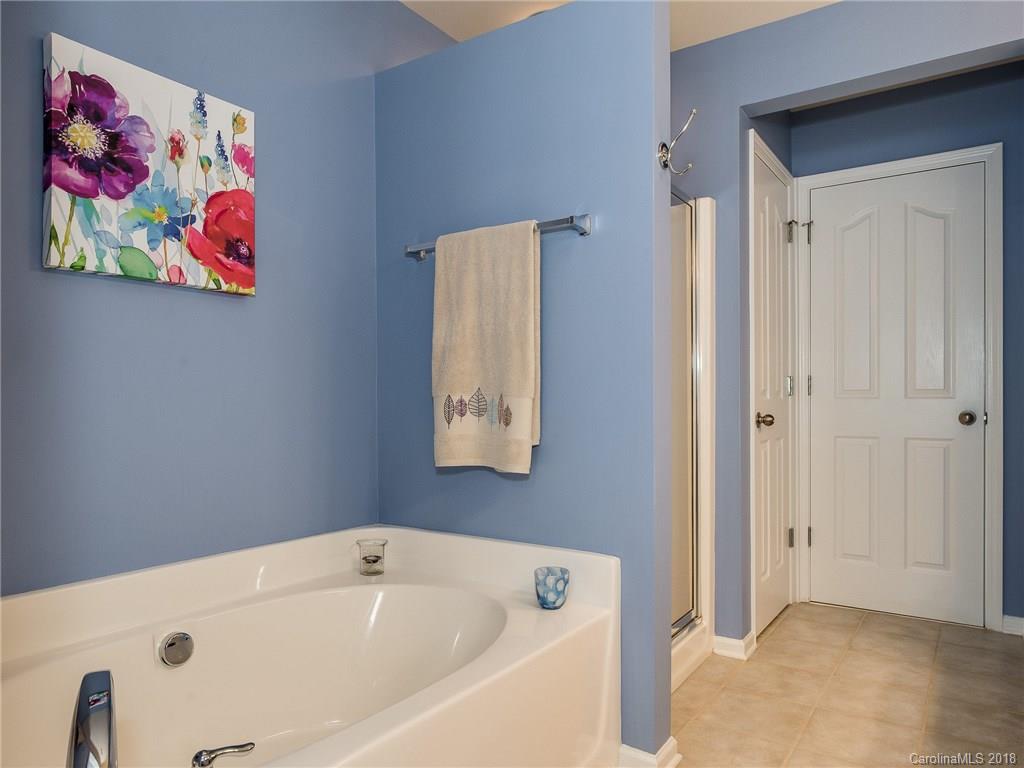 9176 Redmond Trace Road Charlotte, NC 28277 - Photo 15 of 24 a bathroom with a bathtub and a picture of the wall