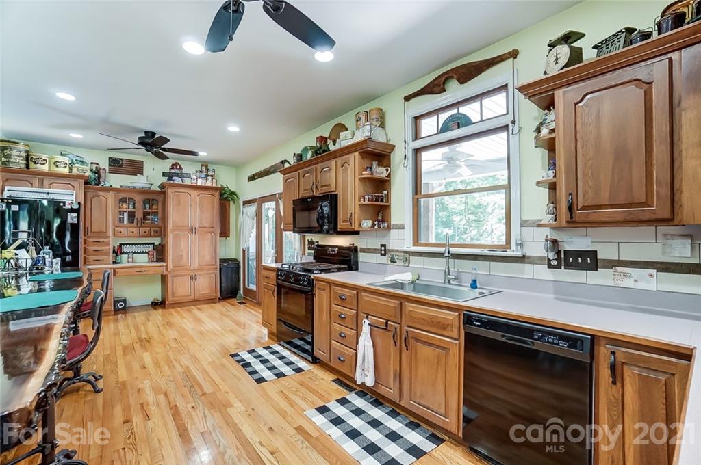 554 Perry Road Troutman, NC 28166 - Photo 8 of 47 Gallery Image 8