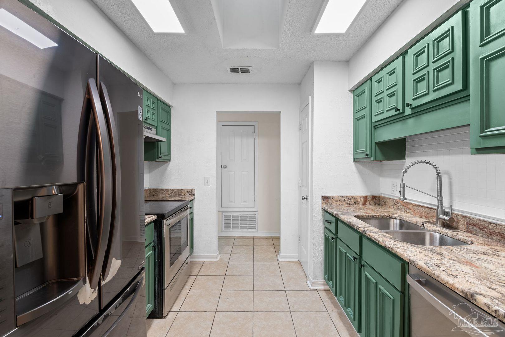 1203 Brook Bend Road Pensacola, FL 32506 - Photo 4 of 19