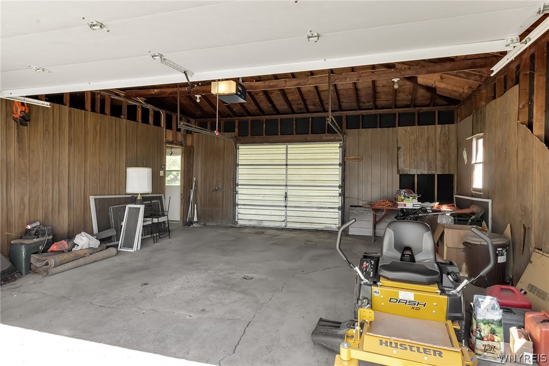 8130 Packard Road Niagara, NY 14304 - Photo 4 of 24 Garage