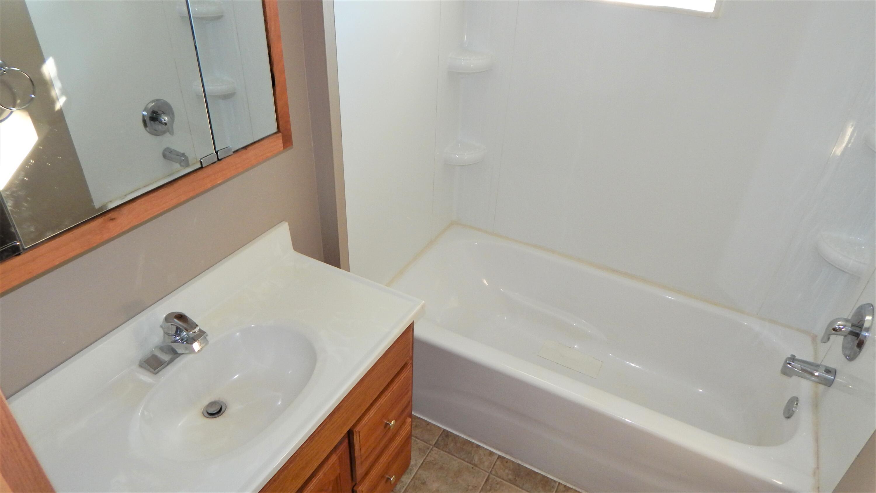 157 Jericho Road Battle Creek, MI 49014 - Photo 11 of 39 DSCN0166