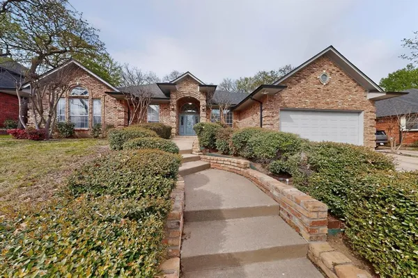 $500,000 | 1405 Briar Drive, Bedford, TX 76022