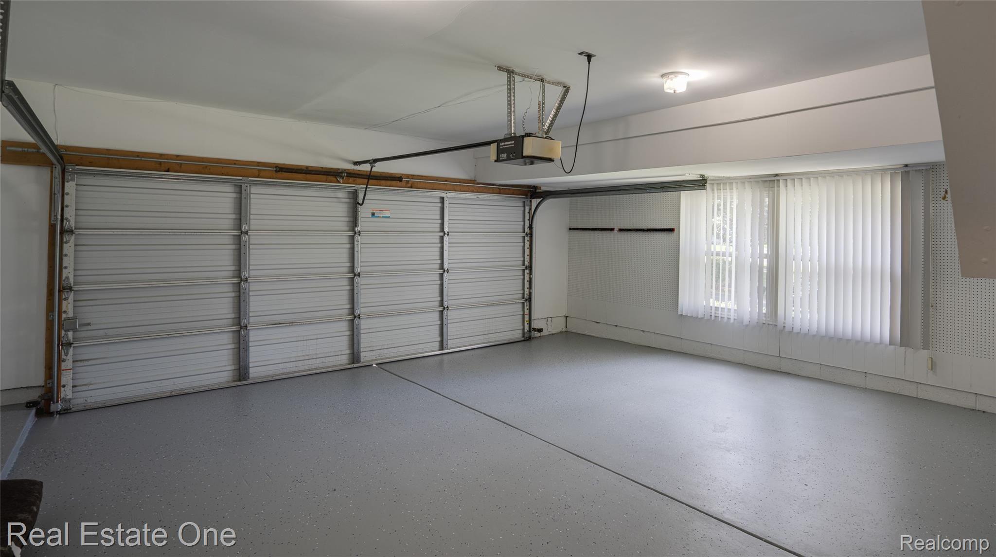 873 Fieldstone Court Rochester, MI 48309 - Photo 29 of 35 873 Fieldstone RHills-34.jpg