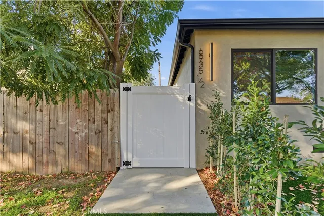 $1,874,000 | 6935 Jellico Avenue, Lake Balboa, CA 91406