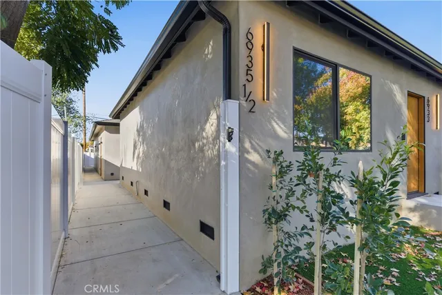 $1,874,000 | 6935 Jellico Avenue, Lake Balboa, CA 91406