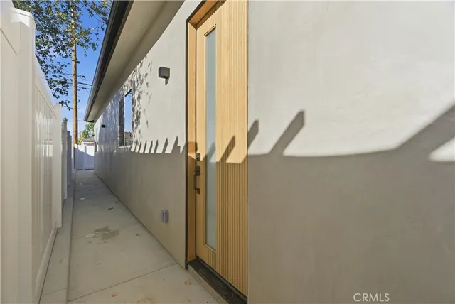 $1,874,000 | 6935 Jellico Avenue, Lake Balboa, CA 91406