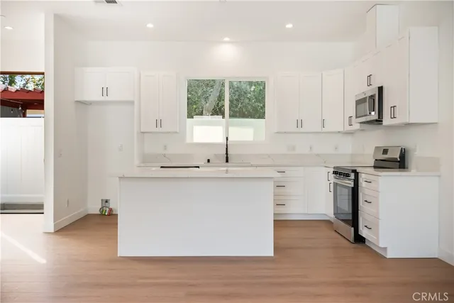 $1,874,000 | 6935 Jellico Avenue, Lake Balboa, CA 91406