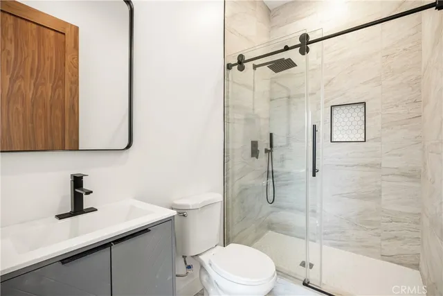 $1,874,000 | 6935 Jellico Avenue, Lake Balboa, CA 91406