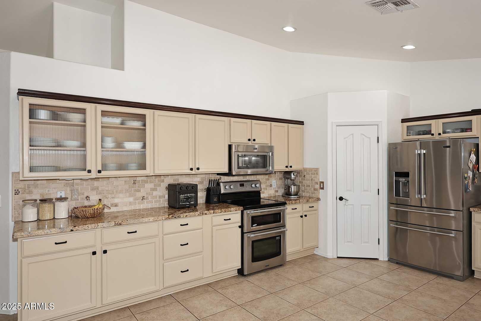 17730 East Brooks Farm Road Gilbert, AZ 85298 - Photo 15 of 83 Kitchen