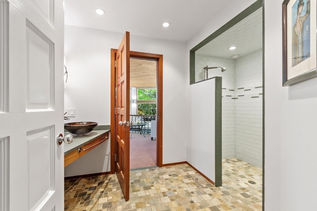 389 River Road Carlisle, MA 01741 - Photo 17 of 39