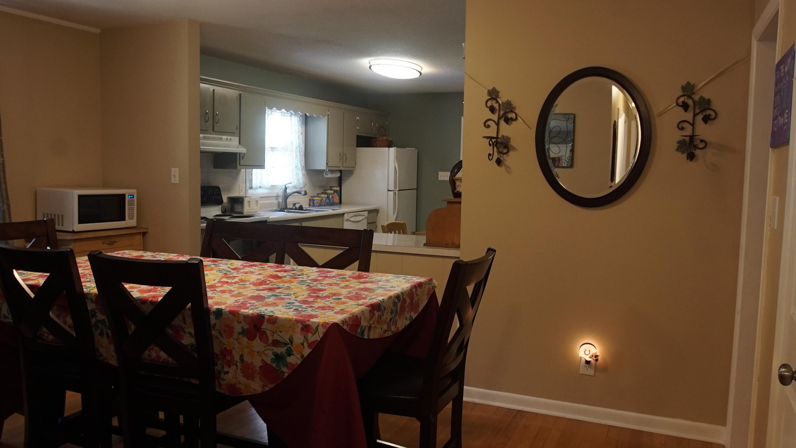 4516 Robindale Road Knoxville, TN 37921 - Photo 5 of 13 Kitchen - Dining