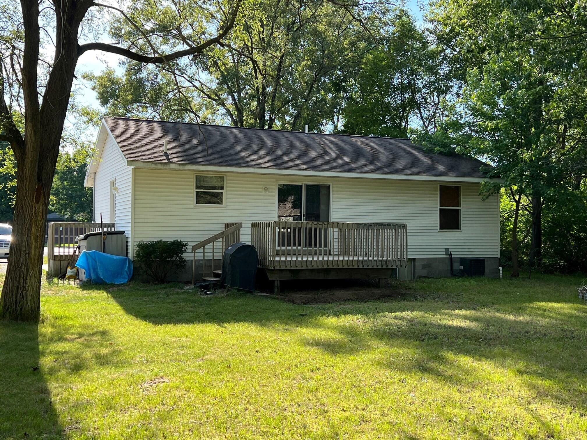 1628 Riblet Street Muskegon, MI 49445 - Photo 3 of 16 3