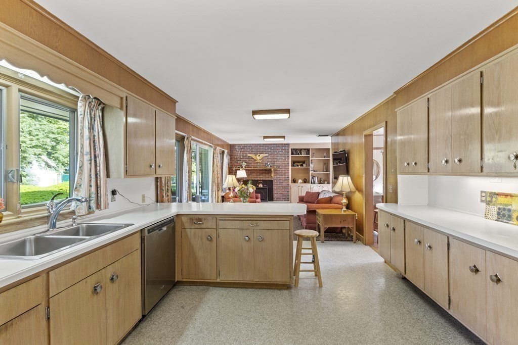 8 Wahtera Road Peabody, MA 01960 - Photo 11 of 39 Gallery Image 11