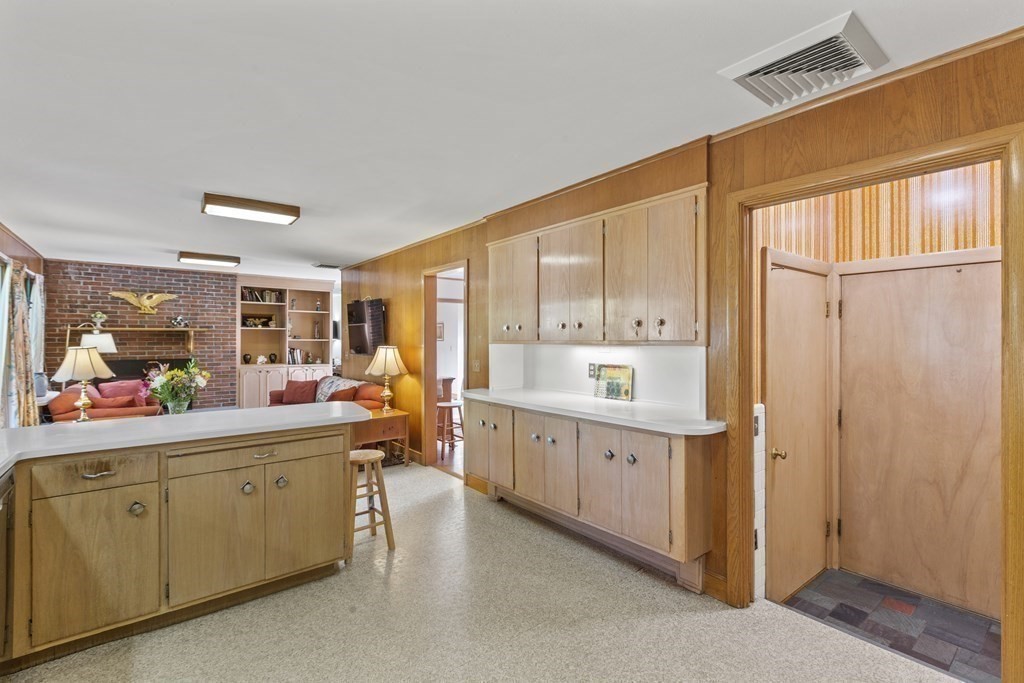 8 Wahtera Road Peabody, MA 01960 - Photo 12 of 39 Gallery Image 12