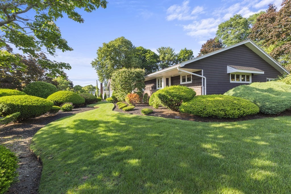 8 Wahtera Road Peabody, MA 01960 - Photo 3 of 39 Gallery Image 3