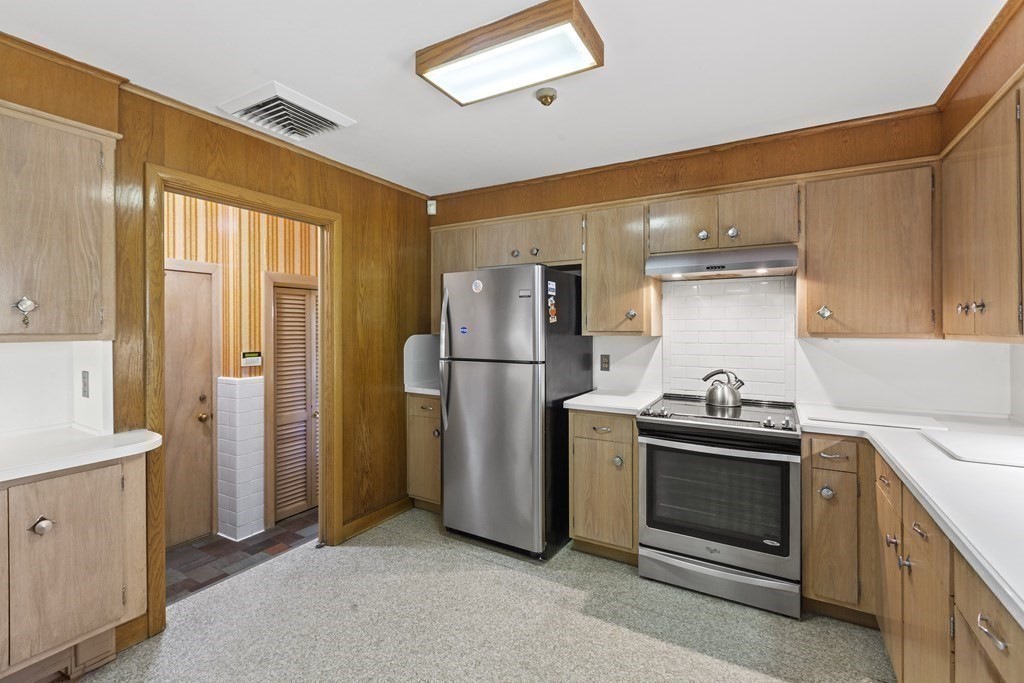 8 Wahtera Road Peabody, MA 01960 - Photo 10 of 39 Gallery Image 10