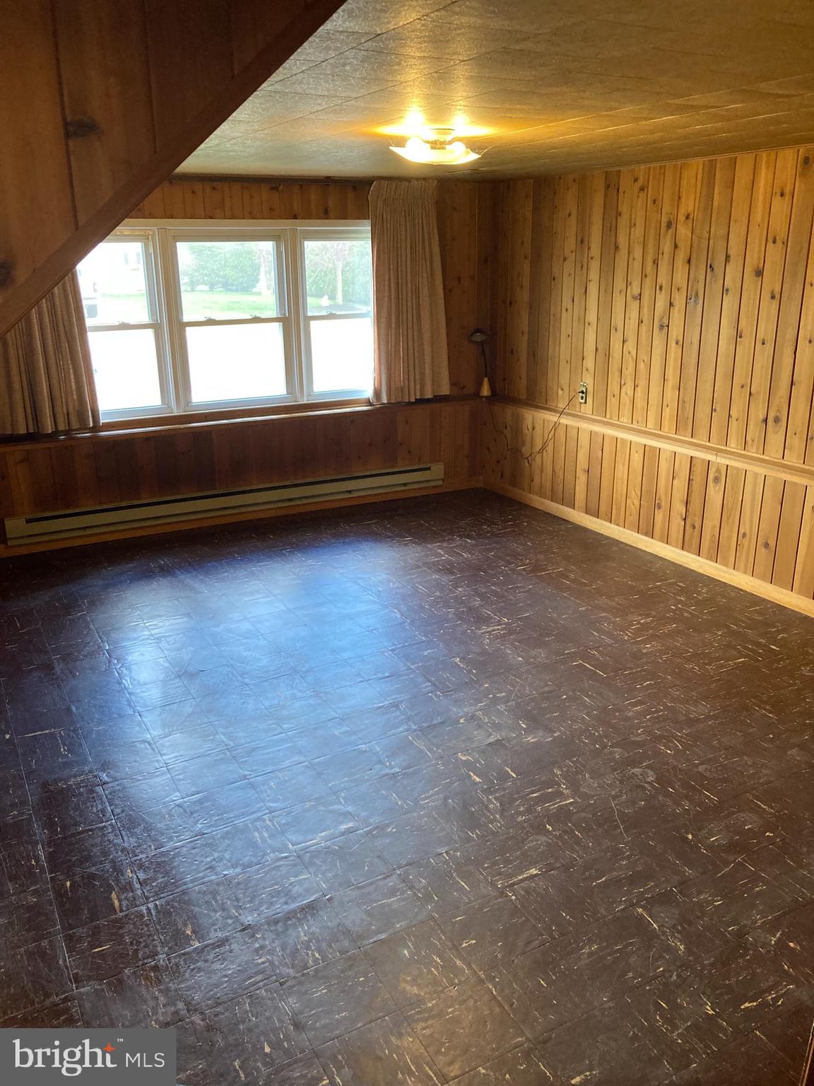 25 Mallory Way Hamilton, NJ 08610 - Photo 11 of 20 en empty room with windows