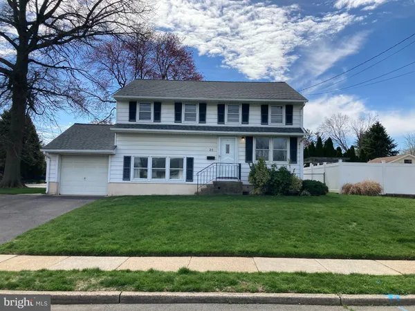 a view of a yard in front of a house