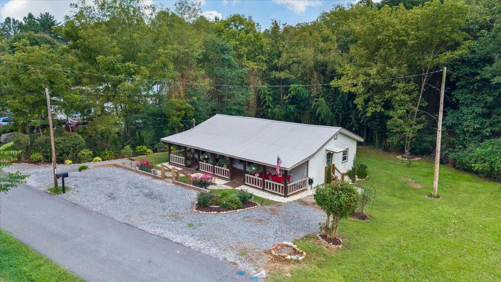 325 Austin Street Blue Ridge, GA 30513 - Photo 3 of 33 Gallery Image 3