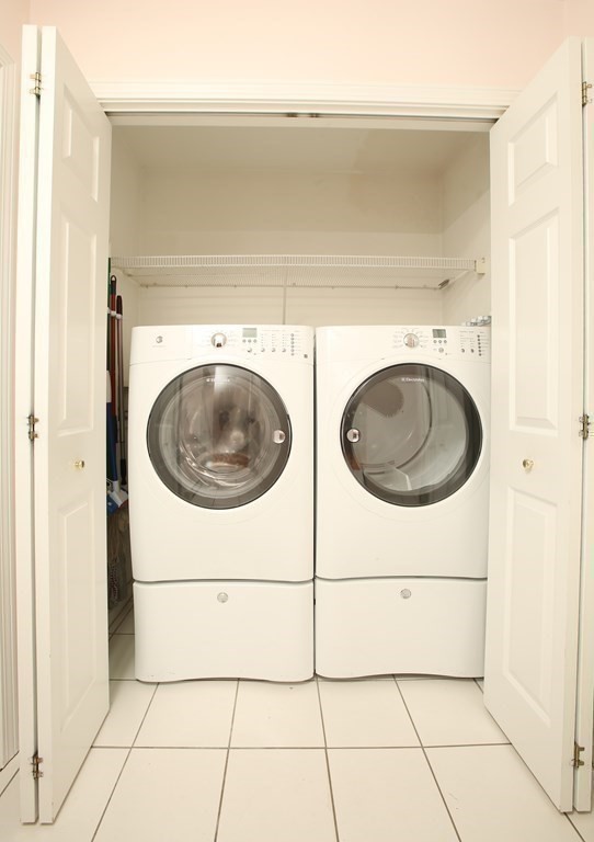 5 Charles Everett Way Hingham, MA 02043 - Photo 21 of 27 a utility room with dryer and washer