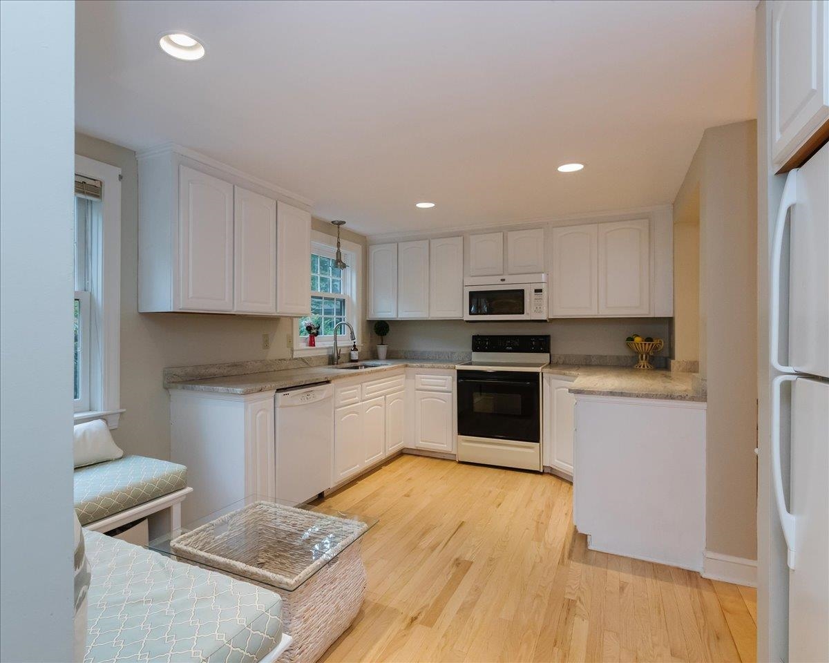 20 Coach Road Exeter, NH 03833 - Photo 3 of 37