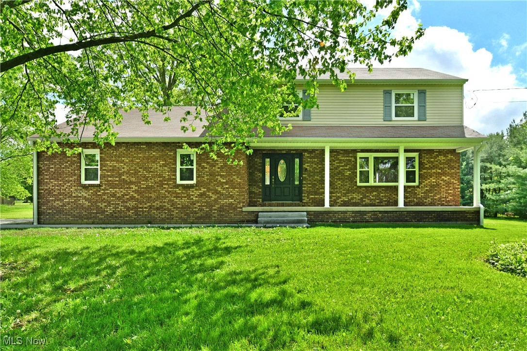 2153 Stillwagon Road Southeast Warren, OH 44484 - Photo 50 of 50 View of front of house with a front yard, brick siding, and a porch