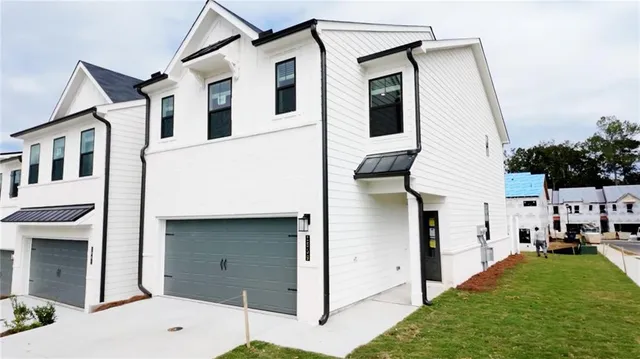 a view of a back yard of the house