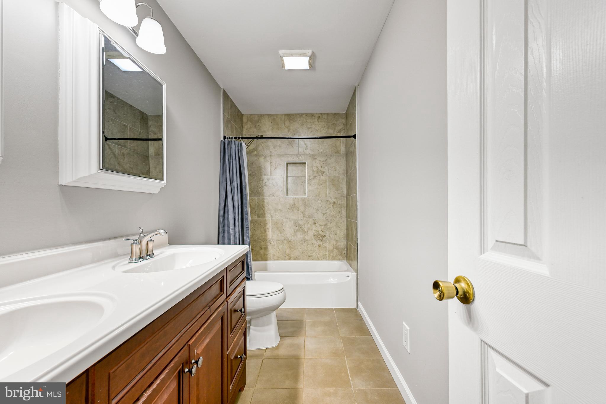 1062 Pendleton Road Mineral, VA 23117 - Photo 27 of 39 Full Bathroom