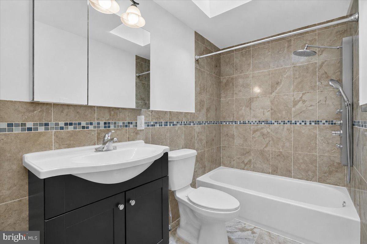 4233 Lawnside Road Philadelphia, PA 19154 - Photo 17 of 35 Full Hall Bath with Tub Shower