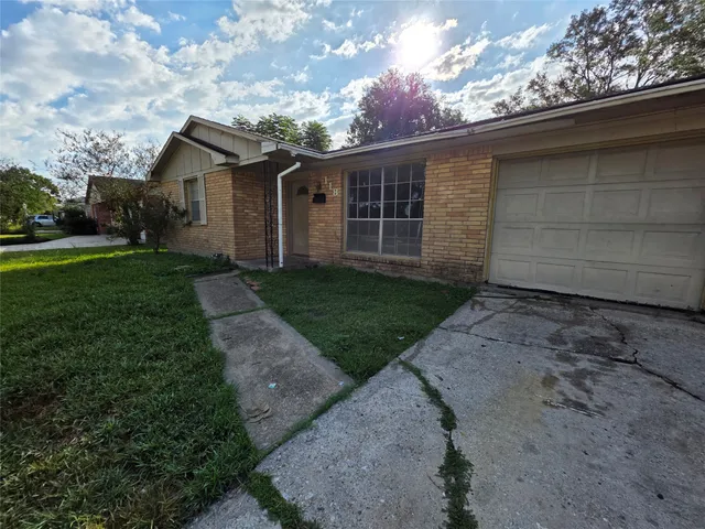 $279,000 | 118 Outlook Drive, Houston, TX 77034