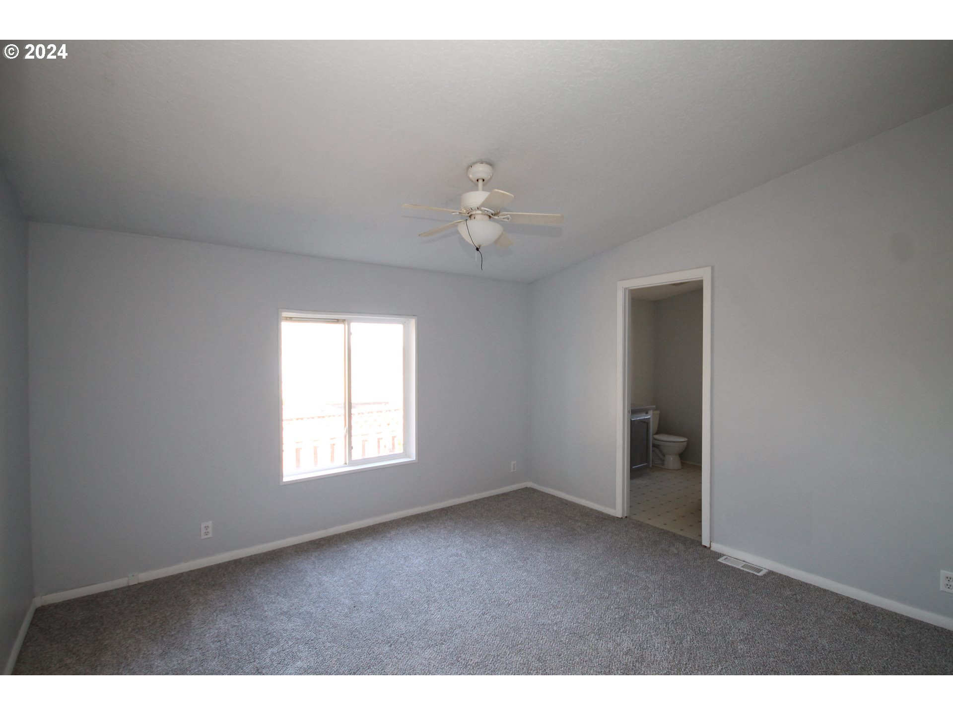 1500 South Sandoz Road, Unit 13 Newberg, OR 97132 - Photo 28 of 35 Bedroom, Primary