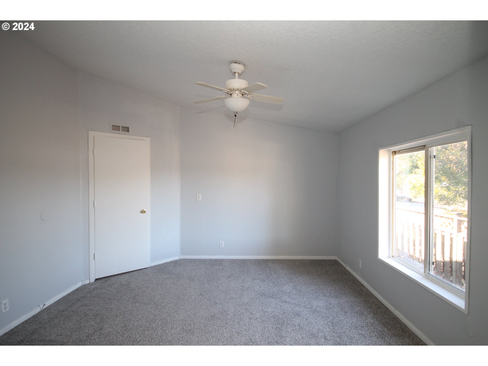 1500 South Sandoz Road, Unit 13 Newberg, OR 97132 - Photo 29 of 35 Bedroom, Primary