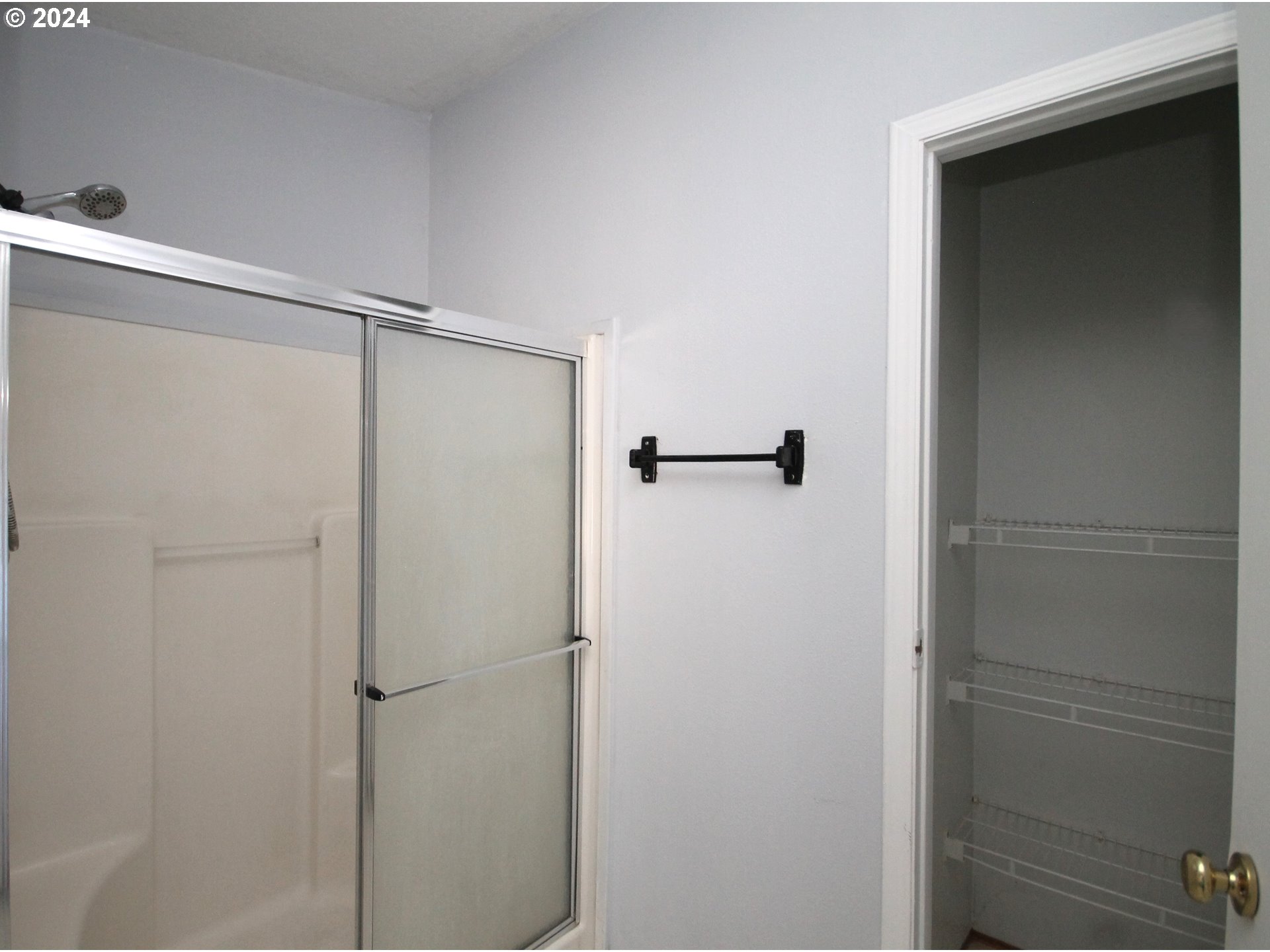 1500 South Sandoz Road, Unit 13 Newberg, OR 97132 - Photo 32 of 35 Bathroom, Attached
