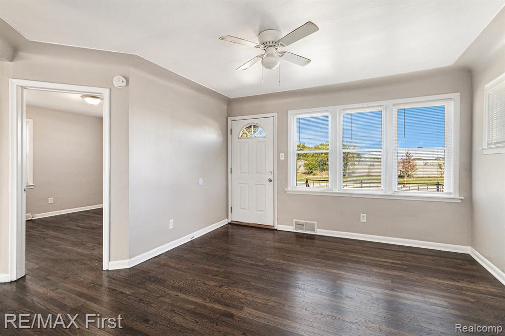 5584 Toepfer Road Warren, MI 48091 - Photo 5 of 25 Gallery Image 5