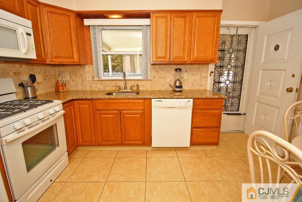 865 Inman Avenue Edison, NJ 08820 - Photo 14 of 25 Gallery Image 14