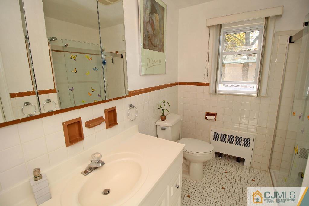 865 Inman Avenue Edison, NJ 08820 - Photo 18 of 25 Gallery Image 18