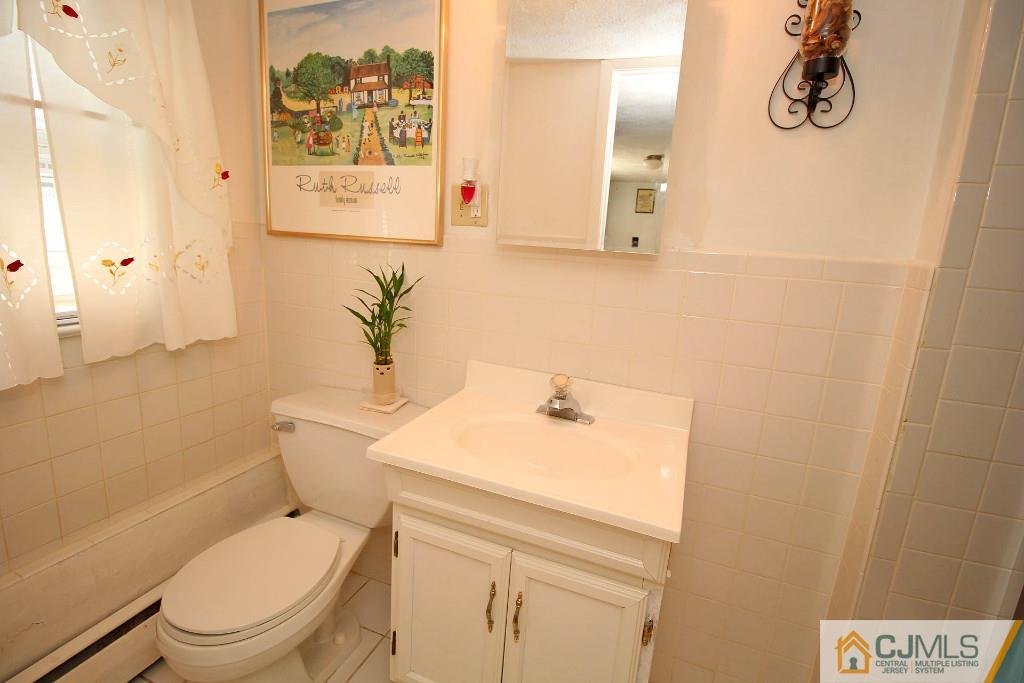 865 Inman Avenue Edison, NJ 08820 - Photo 22 of 25 Gallery Image 22