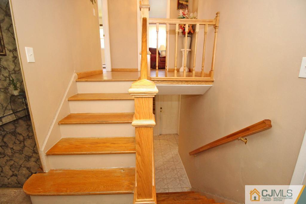 865 Inman Avenue Edison, NJ 08820 - Photo 6 of 25 Gallery Image 6