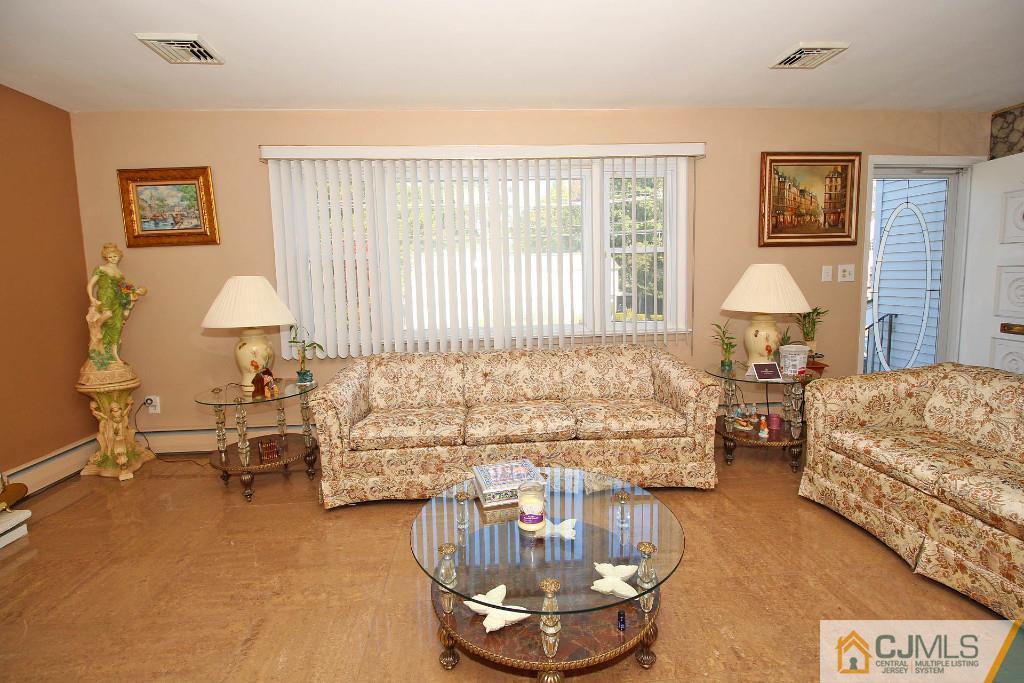 865 Inman Avenue Edison, NJ 08820 - Photo 10 of 25 Gallery Image 10