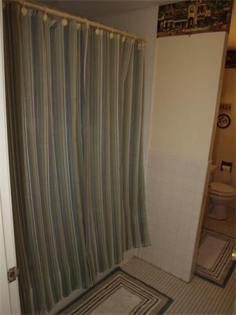 1 Gloversbrook Road Randolph, MA 02368 - Photo 8 of 22 Gallery Image 8
