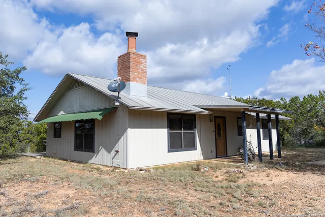 $375,000 | 1318 Kc 3151, Junction, TX 76849