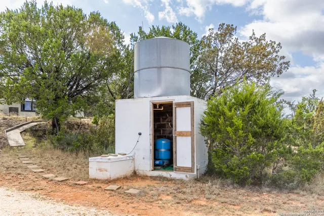 $375,000 | 1318 Kc 3151, Junction, TX 76849