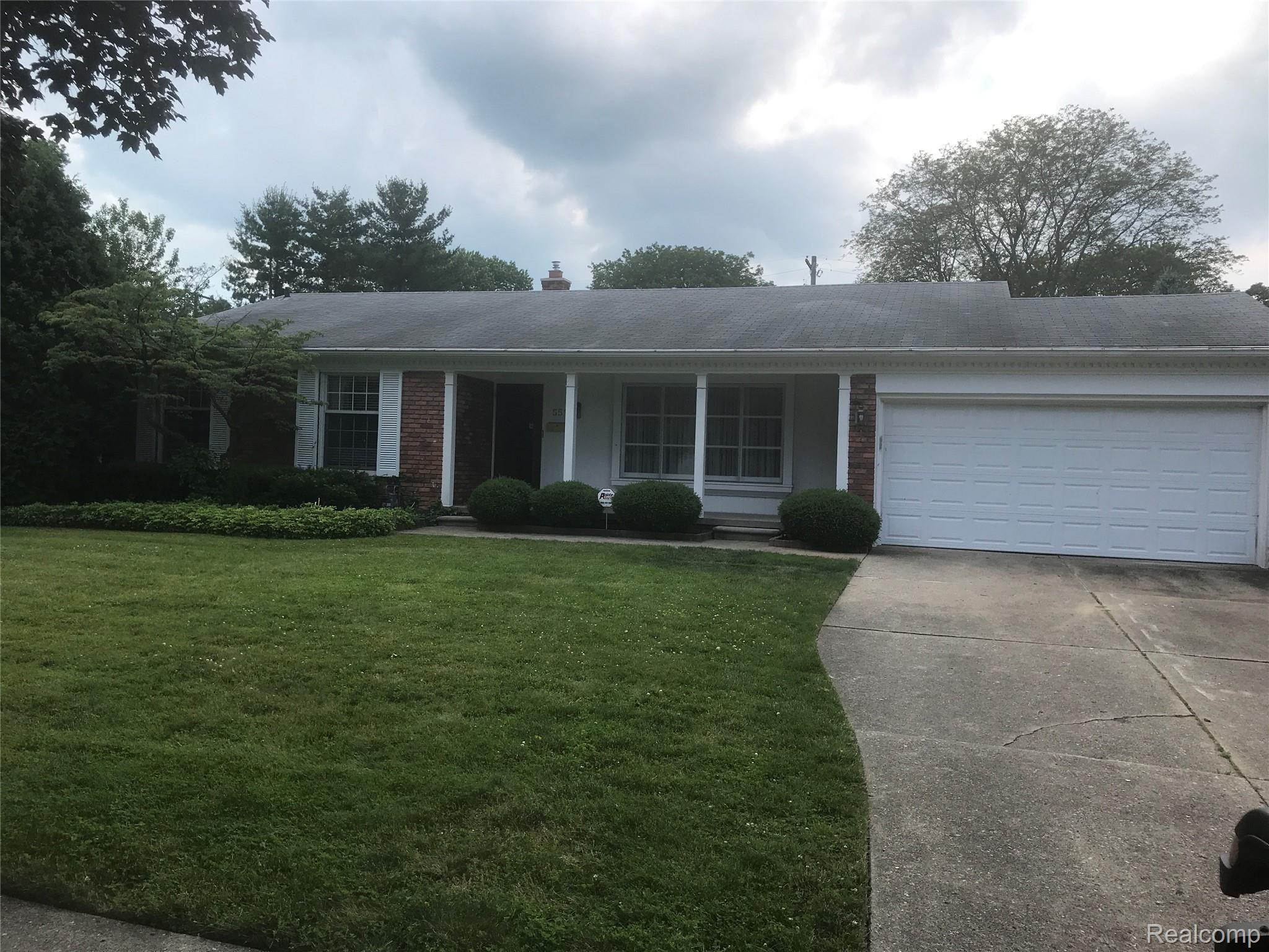 551 Roslyn Road Grosse Pointe, MI 48236 - Photo 2 of 15 Roslyn front3.JPG