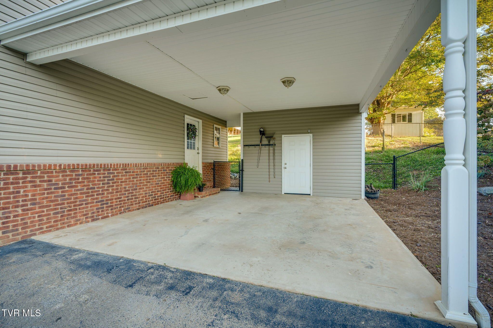 316 Montezuma Road Kingsport, TN 37664 - Photo 24 of 31 021