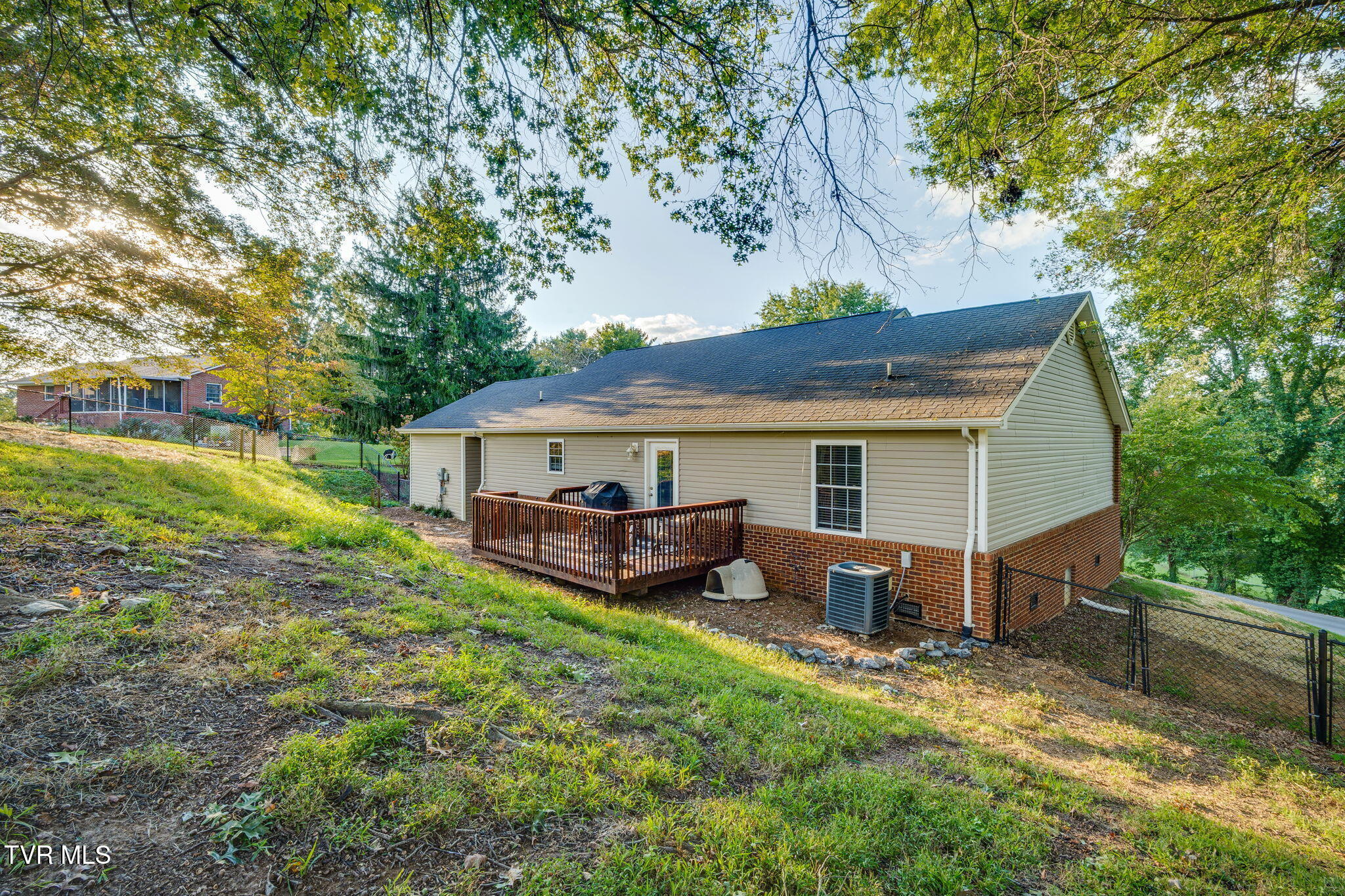 316 Montezuma Road Kingsport, TN 37664 - Photo 27 of 31 024